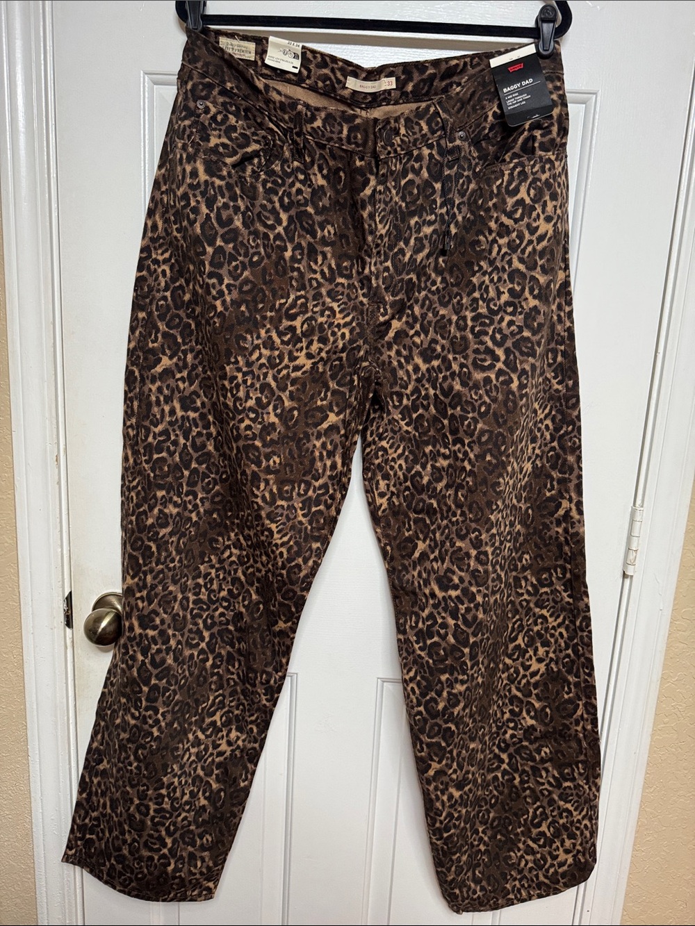 Levi’s Baggy Dad Leopard Print Jeans NWT 33x34